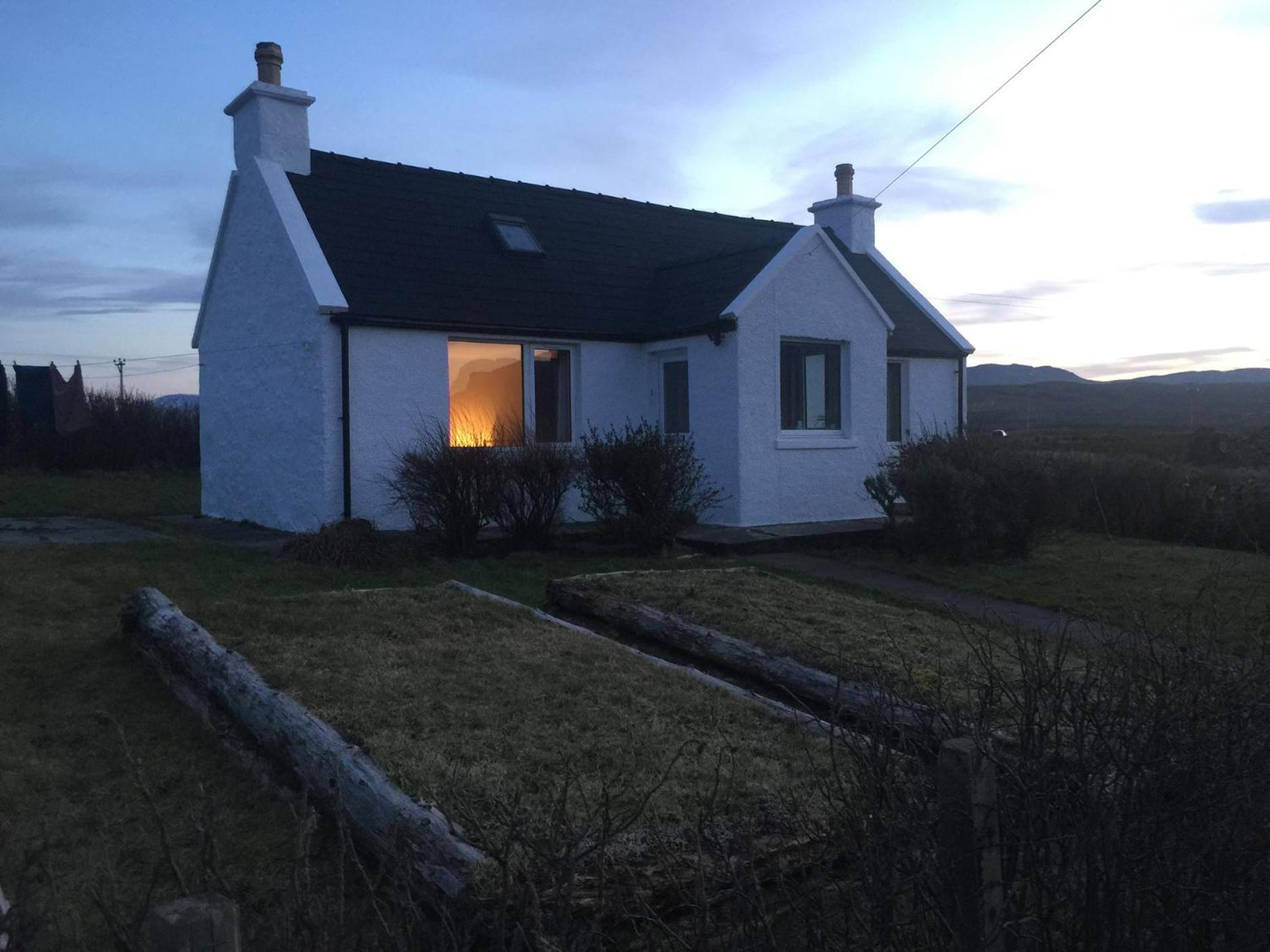Amber'S Cottage Staffin Exterior photo