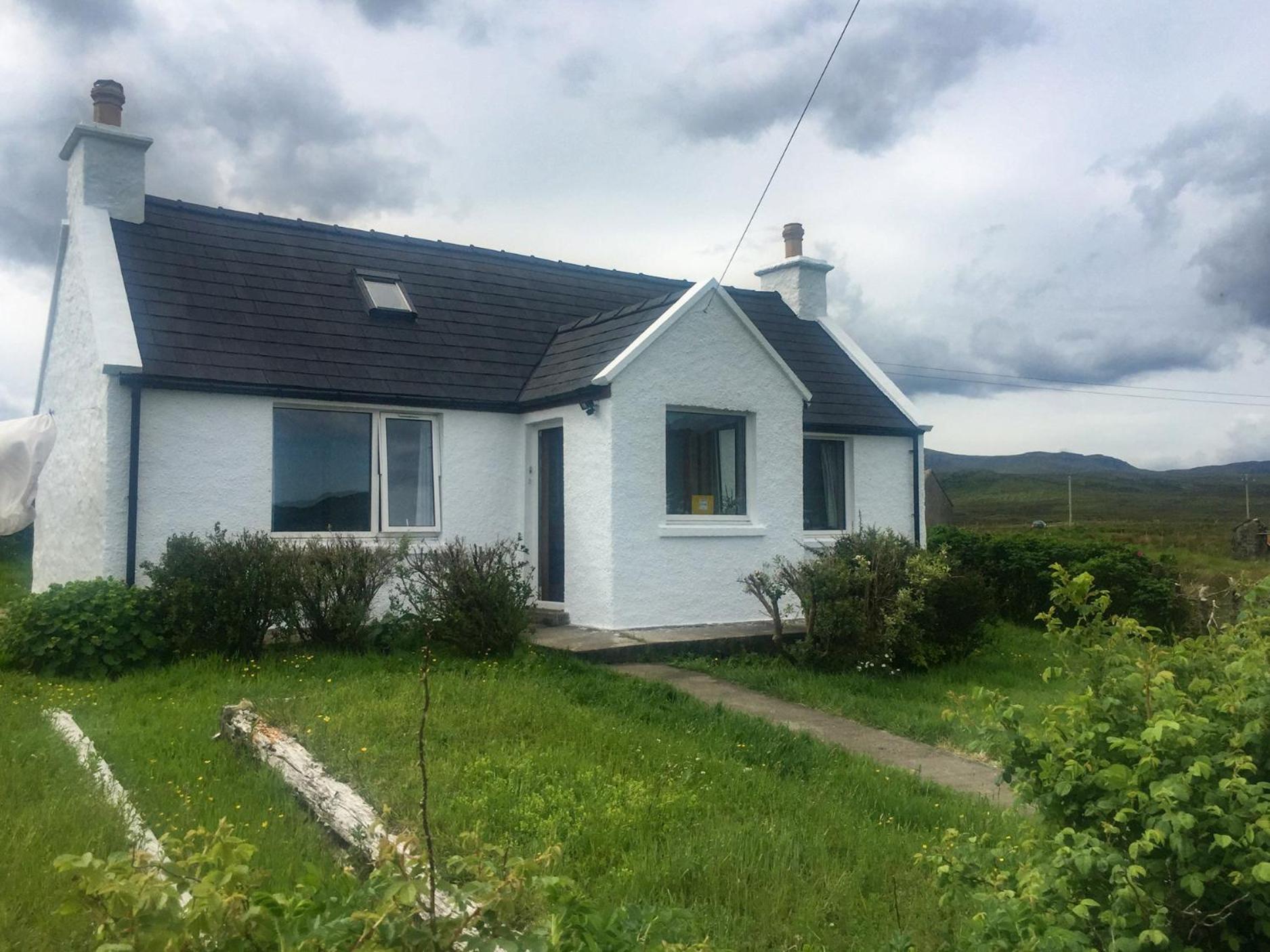 Amber'S Cottage Staffin Exterior photo