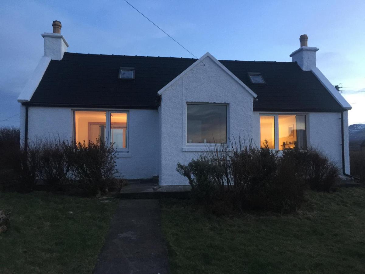 Amber'S Cottage Staffin Exterior photo